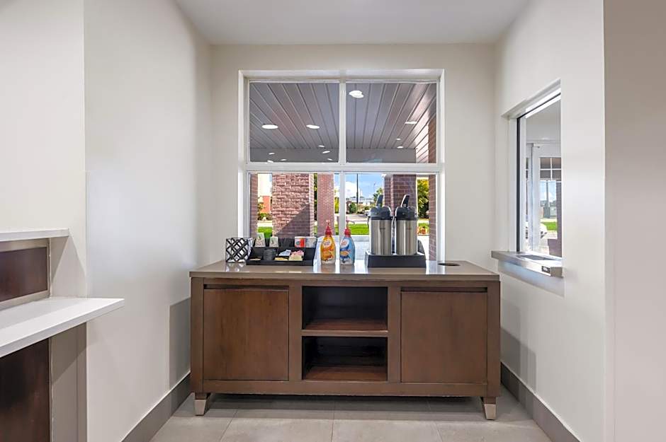 Red Roof PLUS+ & Suites Birmingham - Bessemer