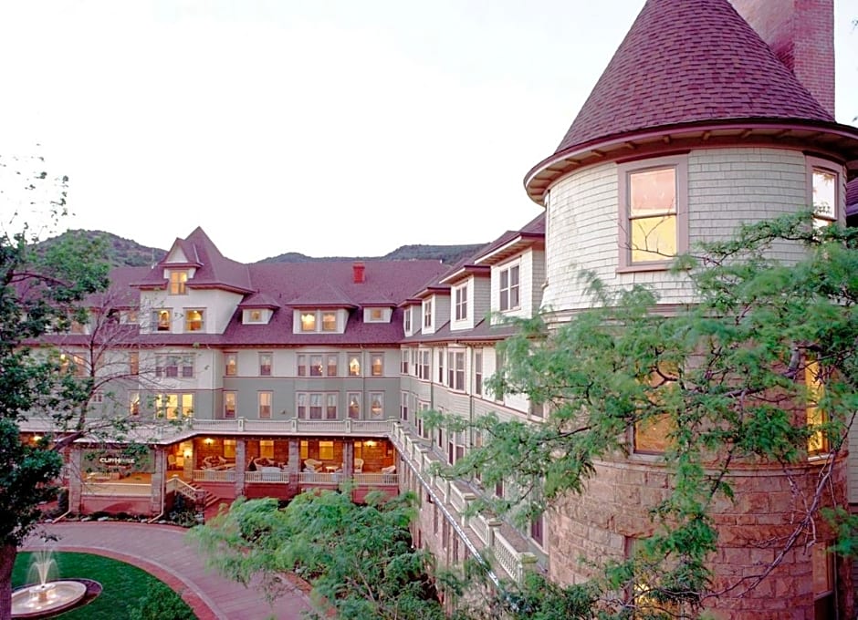 The Cliff House At Pikes Peak