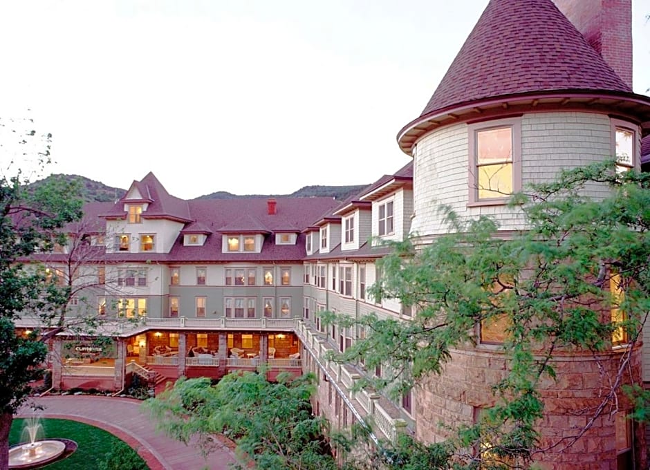 Cliff House at Pikes Peak