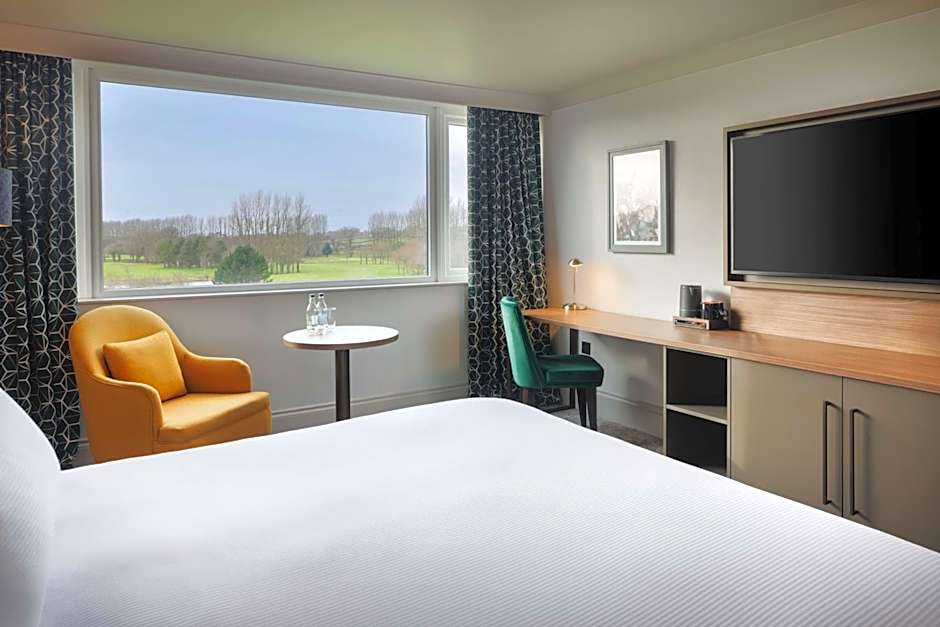 Foto 1 di 5 di Deluxe 1 King Bed, Golf View