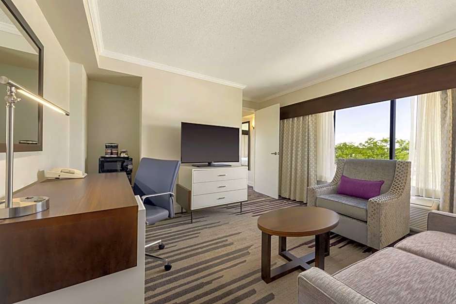 DoubleTree By Hilton Milwaukee Brookfield