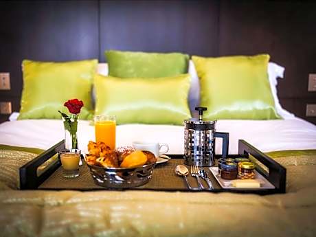 Prestige King Suite with Garden or City View