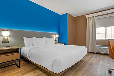 King Suite with Whirlpool - Non-Smoking