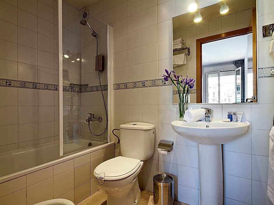 Grandom Suites