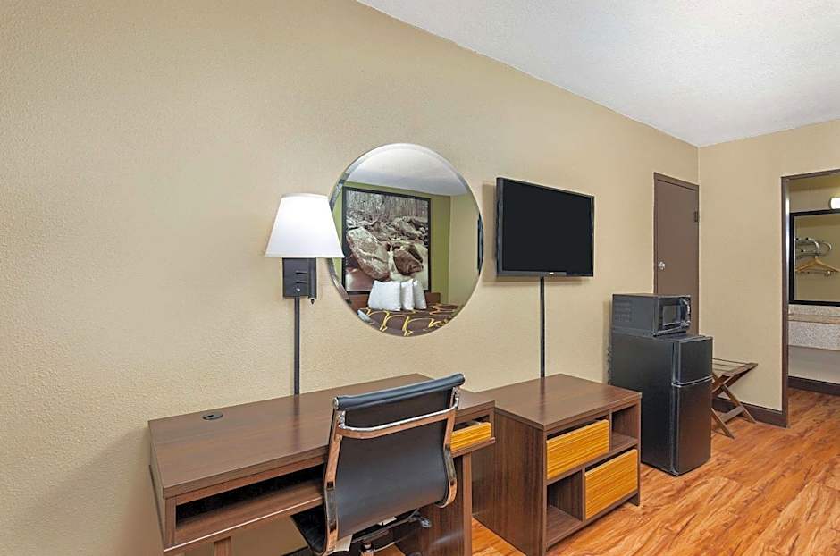 Super 8 by Wyndham Kingsport