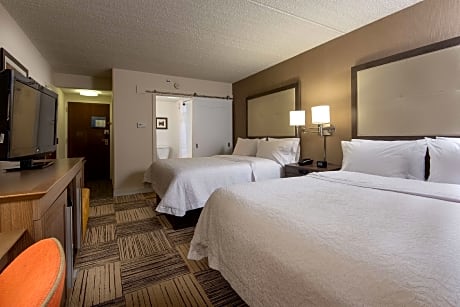 2 QUEEN MOBILITY ACCESS WALK in SHOWER NS