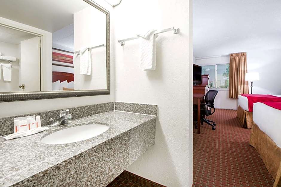 Ramada by Wyndham Enid