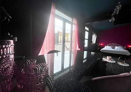 Suite with Hot Tub