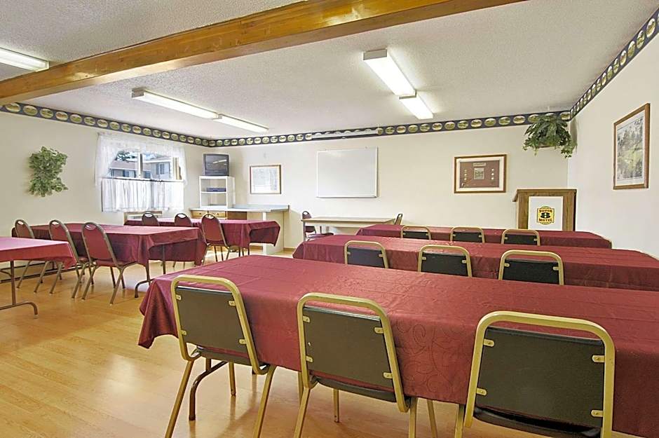 Hotel Iron Mountain Inn & Suites