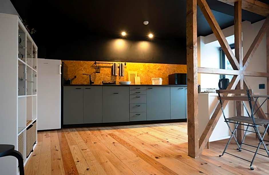 Inn Door 21 - Hostel & Suite