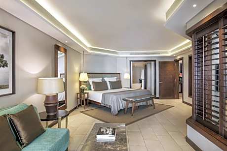 Ocean Suite + A One Hour Complimentary Massage Per Adult Per Stay