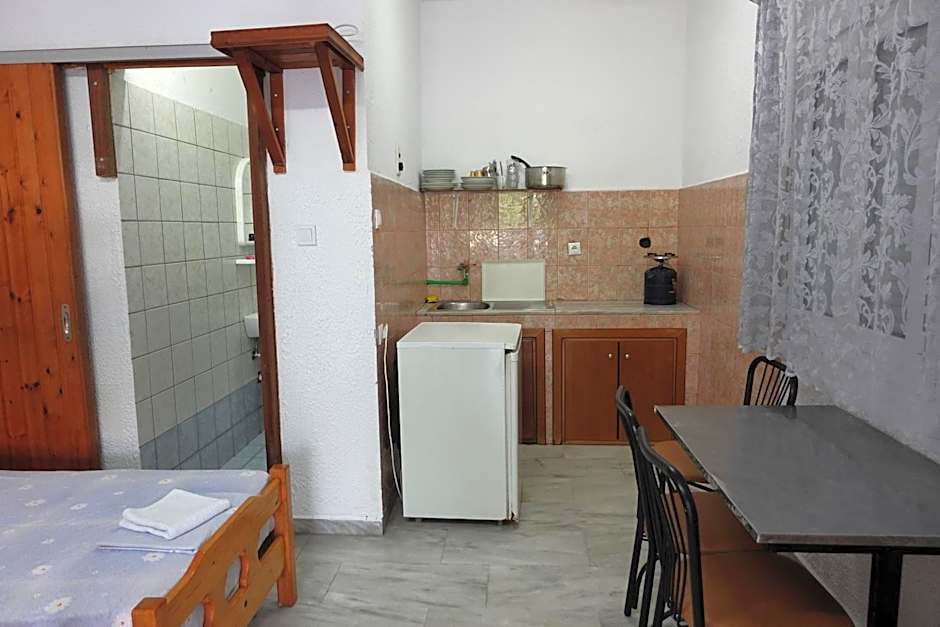 Camping Mitikas and Bungalows