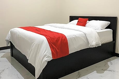 RedDoorz Syariah near Kawasan Simpang Lima Pati