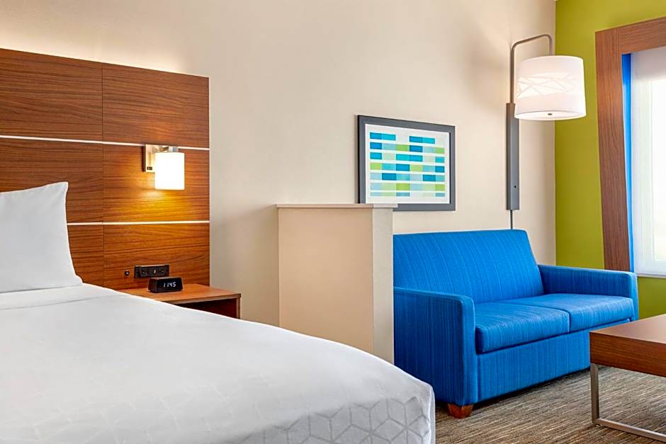 Photo 1 of 11 of 1 King Bed Suite, Mobility Accessible, Bathtub