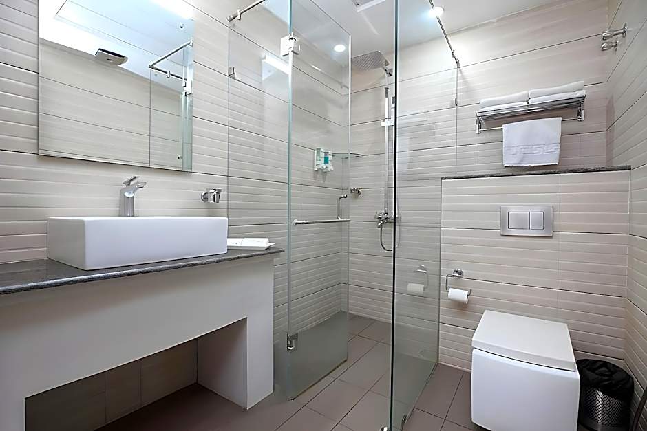 Pinnacle by Click Hotels, Lucknow