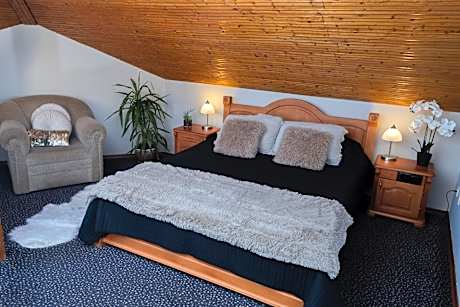 One-Bedroom Apartment with Balcony