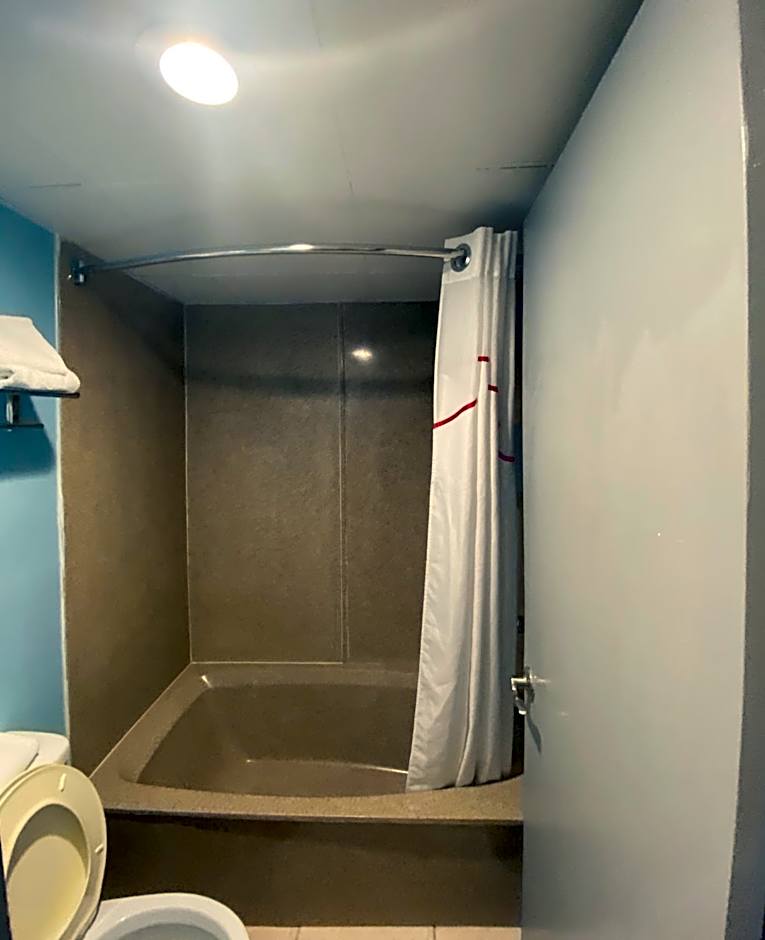 HomeTowne Studios by Red Roof Vero Beach - I-95