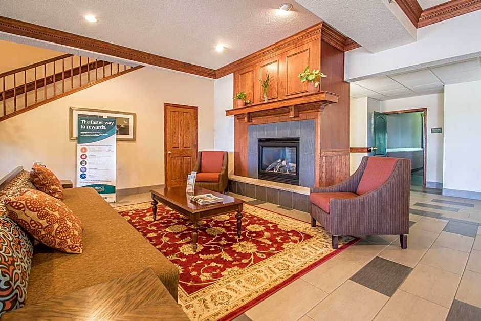 Quality Inn & Suites East Troy I-43