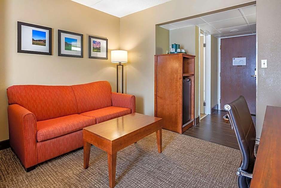 Comfort Suites Bethlehem Near Lehigh University and LVI Airport