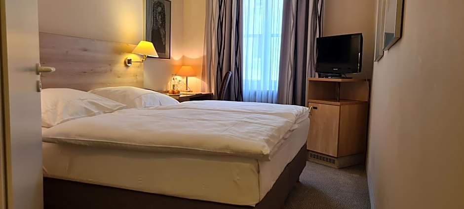 Hotel Garni "Am Ellinger Tor"