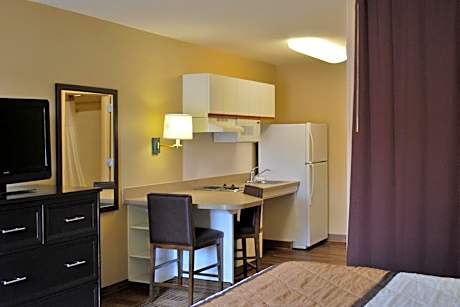 Queen studio with 1 Queen Bed - Disability Access/Non-Smoking