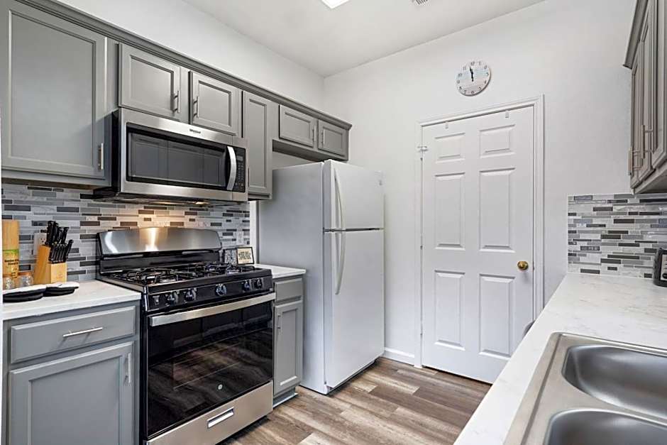 Quaint 2BD2B Condo* Fully Furnished*Amazing Patio*