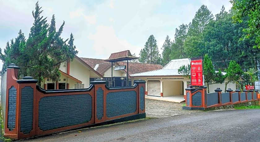 RedDoorz near Lokawisata Baturaden 2