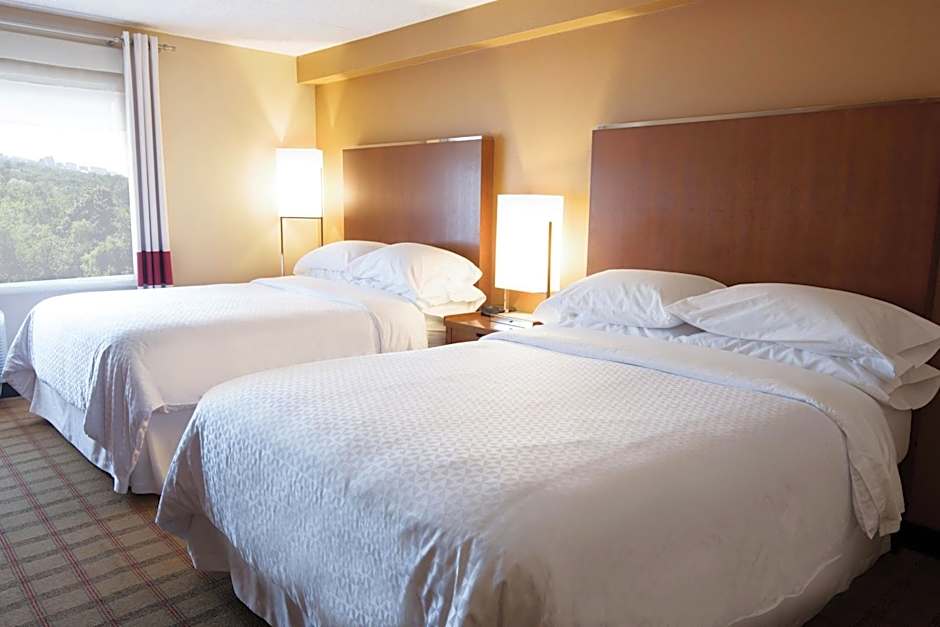 Four Points By Sheraton Winnipeg South
