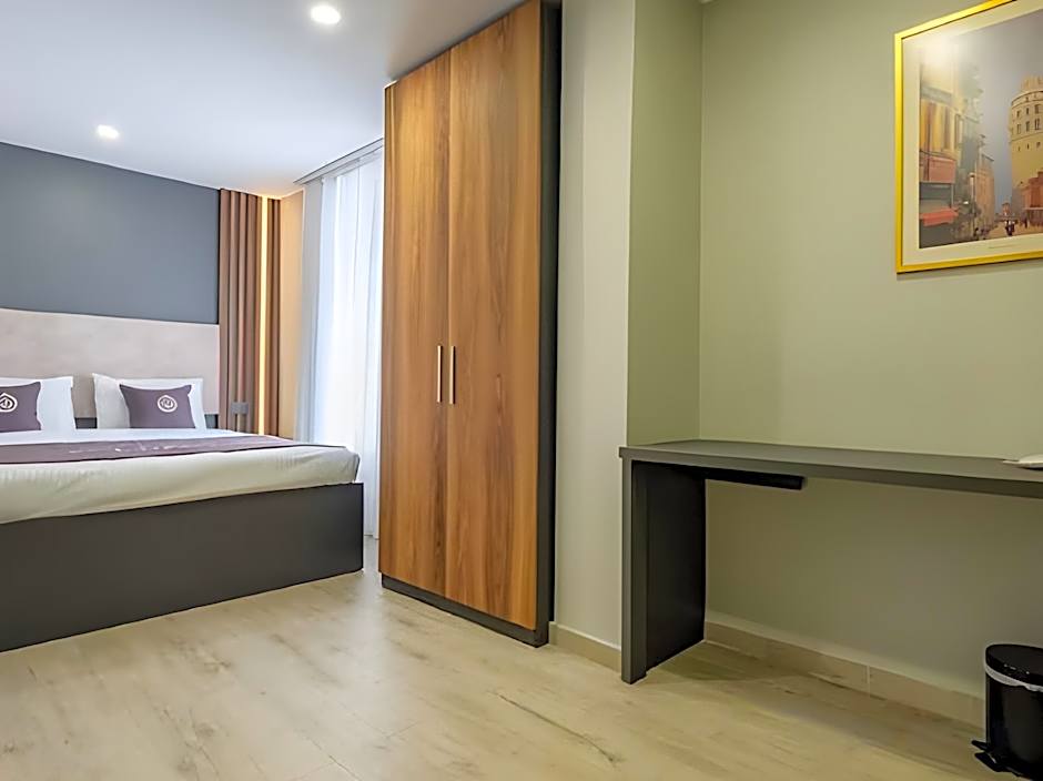 Fly Point Airport Hotel