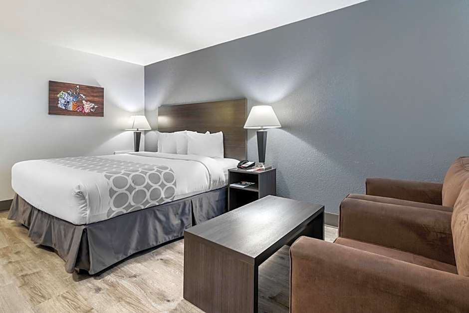 Super 8 by Wyndham Macleod Trail Calgary