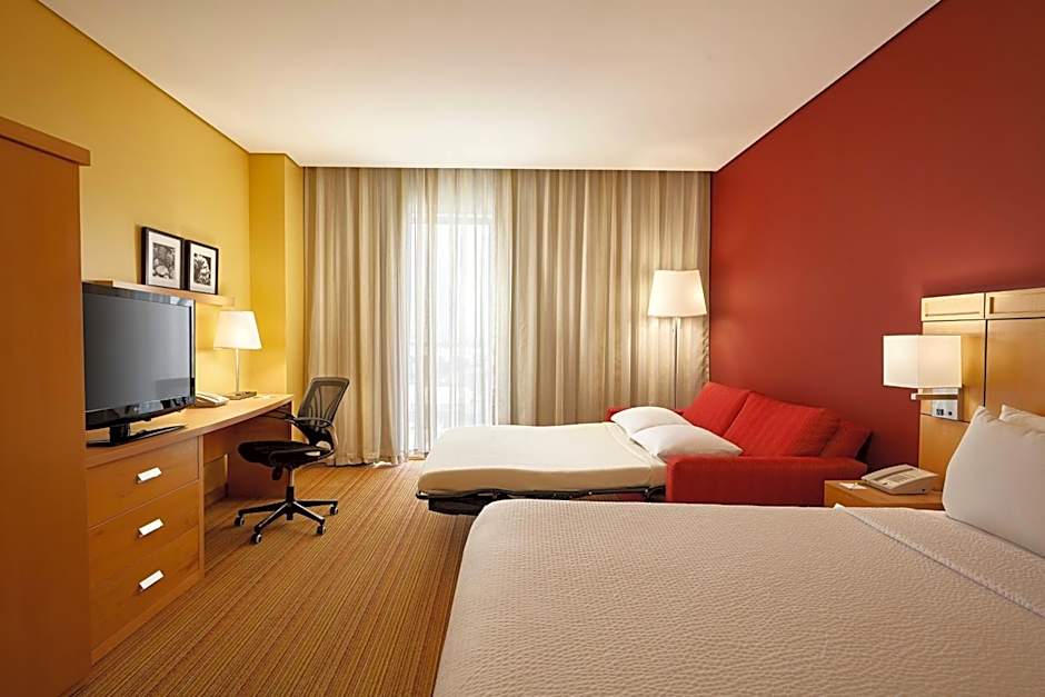 Courtyard by Marriott Leon at The Poliforum