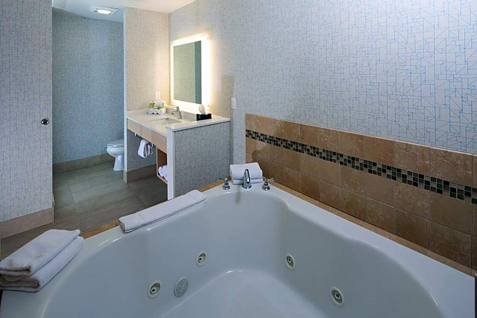 Photo 1 of 2 of 1 Bedroom 1 King Bed Suite