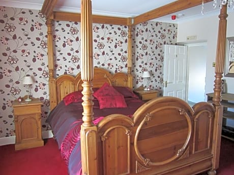Deluxe King Room with Four Poster Bed