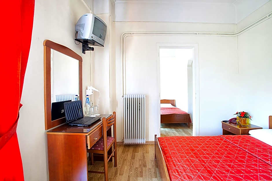 Photo 1 of 4 of Quadruple Room