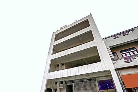 Super Capital O Townhouse Govinda Royal