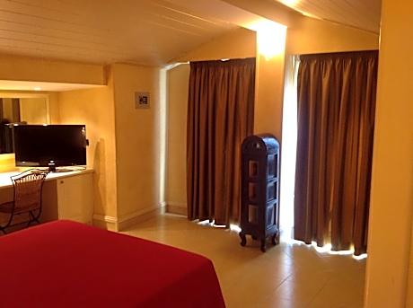 Deluxe Double Room with Bath