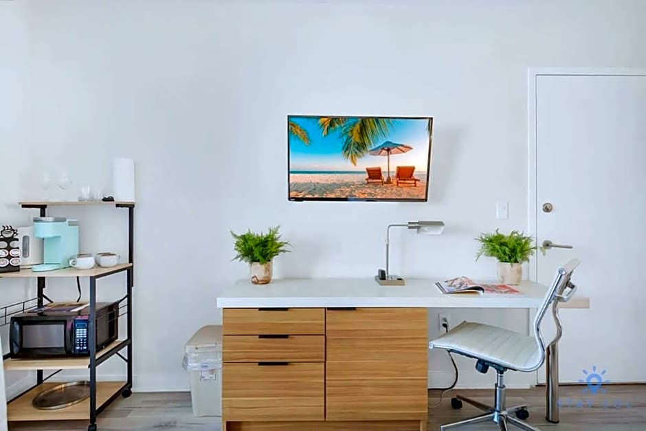 Spectacular View with Balcony, Pool, Near Beach