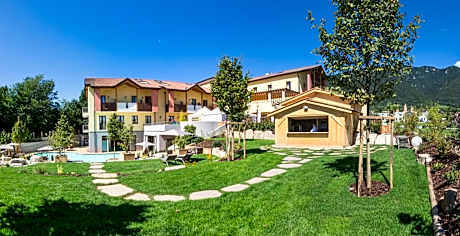 Garden Relais