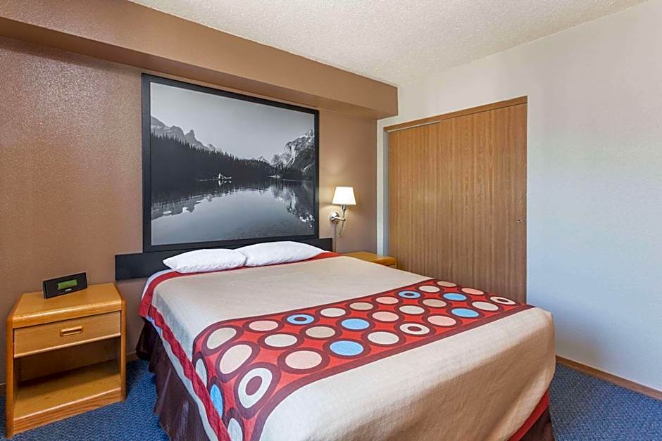 Super 8 by Wyndham Medicine Hat AB