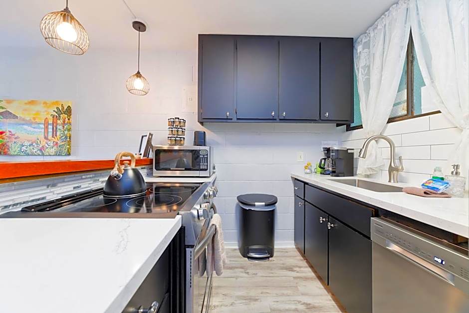 Ocean view Mauna Loa Shores Kai Ekahi #201 next to Carlsmith Beach Park Hilo HI