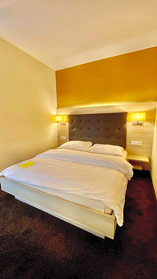 Photo 1 of 5 of Double Room