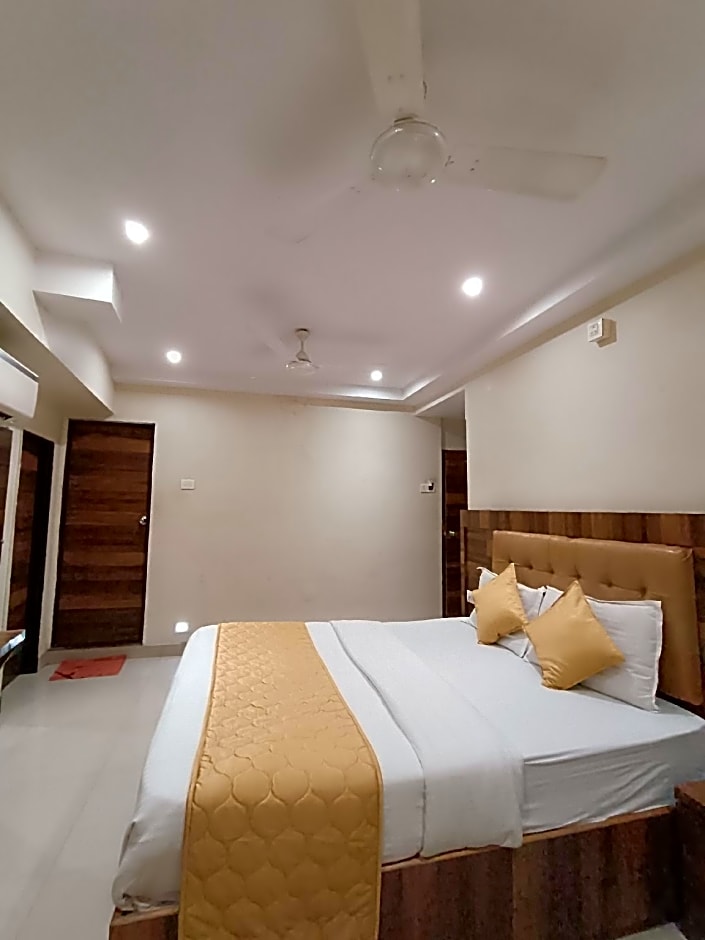 Hotel Rishi International - Grant Road
