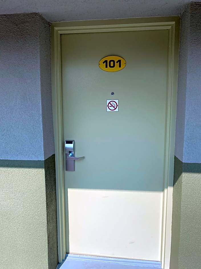 Red Carpet Inn & Suites Wrightstown