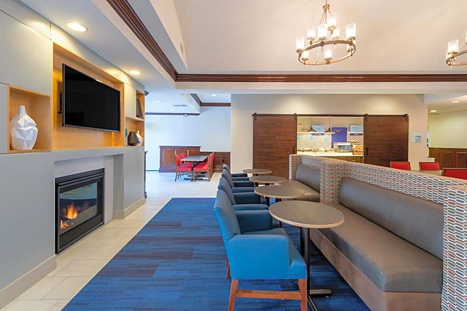 Holiday Inn Express State College at Williamsburg Square By IHG