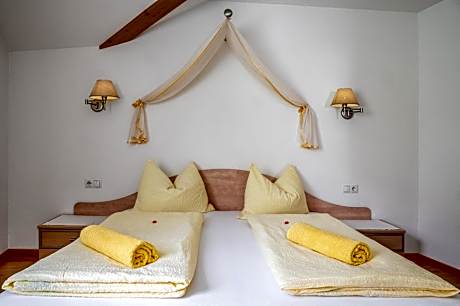 One-Bedroom Apartment with Balcony