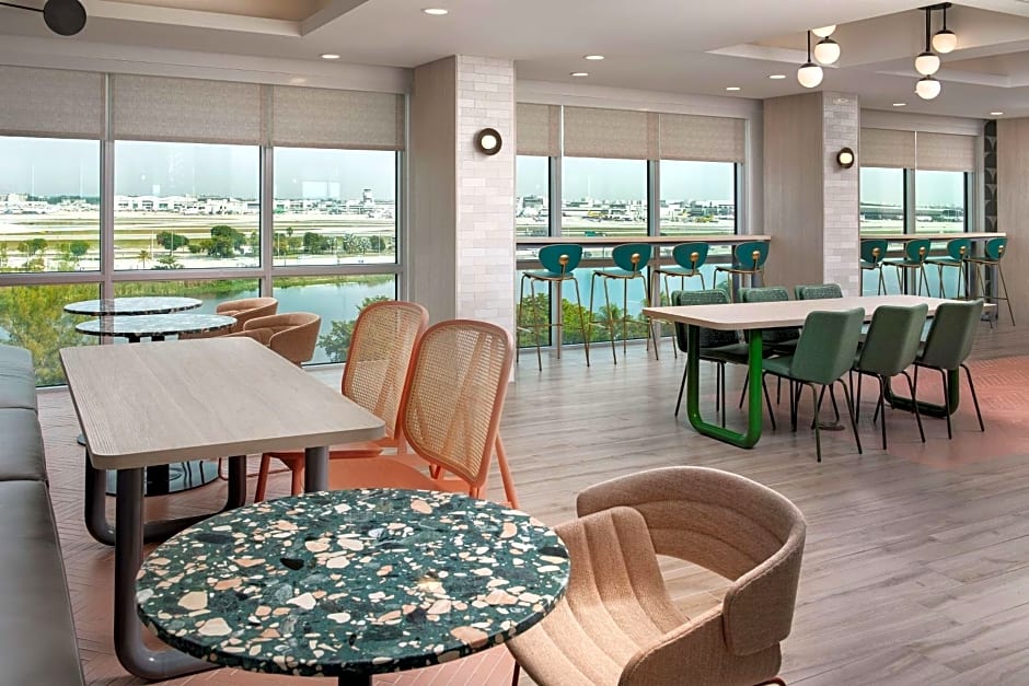 Home2 Suites by Hilton Miami Airport South Blue Lagoon