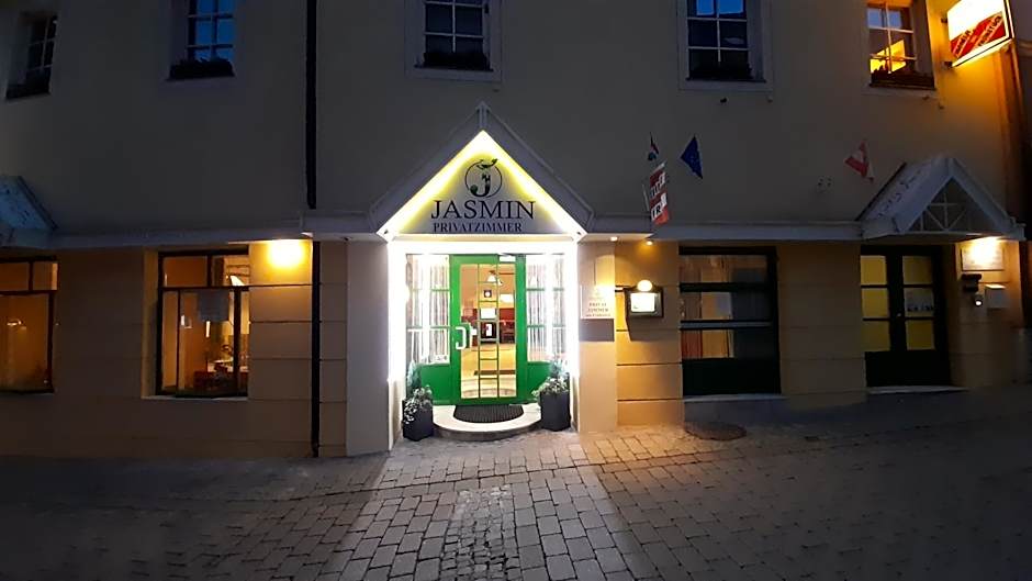 Jázmin panzió bőséges reggelivel közös konyhával a centrumban