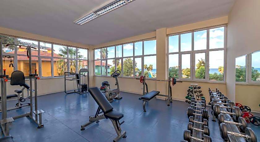 ARMAS GREEN FUGLA BEACH