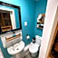 Delovely Hotel