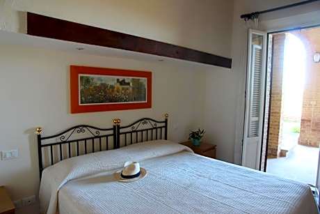 One-Bedroom Apartment with Shared Garden